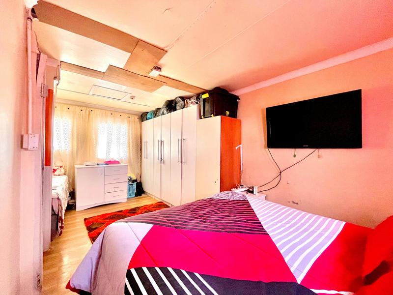 2 Bedroom Property for Sale in Pelikan Park Western Cape